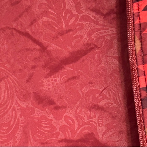 Ariat Real Women’s Red Aztec Print Quilted Puffer Vest Size XL - Picture 4 of 12